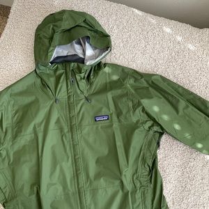 Patagonia womens rain jacket, never been used!